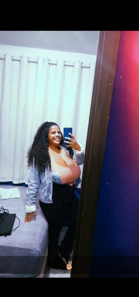 Mayla Coimbra nus étoiles photo