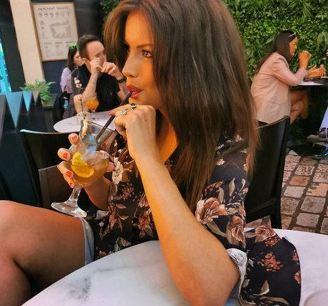 Vicki Walker star du porno gratuit images