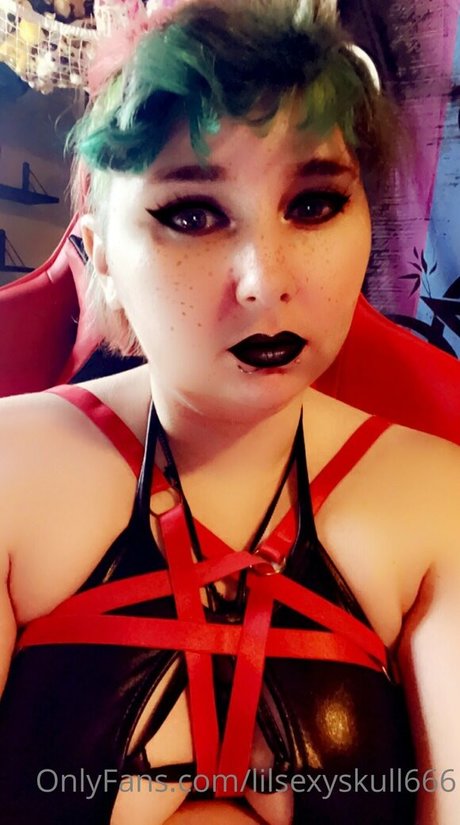 Skylar Rose Zombiez star du porno de haute qualité image