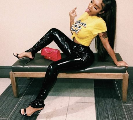 Realamarie star pornographique des photos