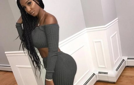 Realamarie modèle de sexe photo