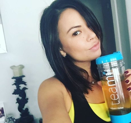 Janel Parrish étoile gratuite photos