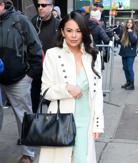 Janel Parrish actrice galeries