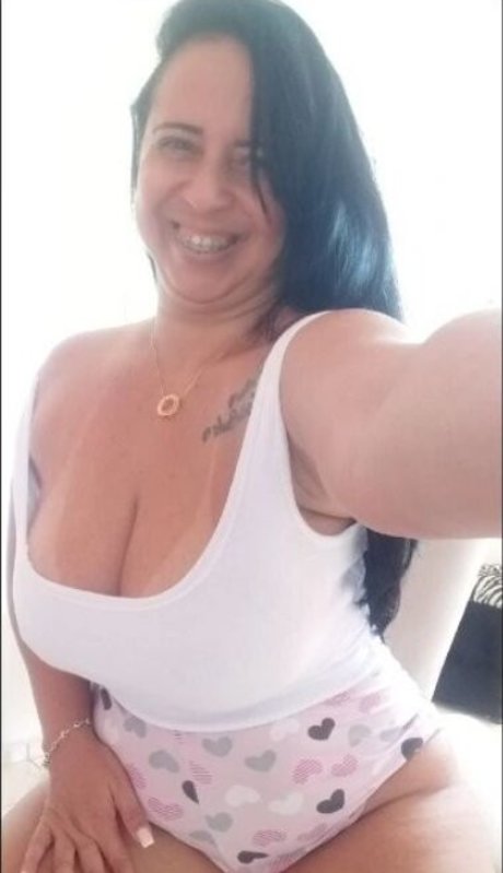 trio sous la douche onlyfans chaud belle photo