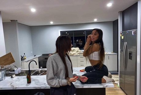 Kiimiiseokk modèle hd des photos