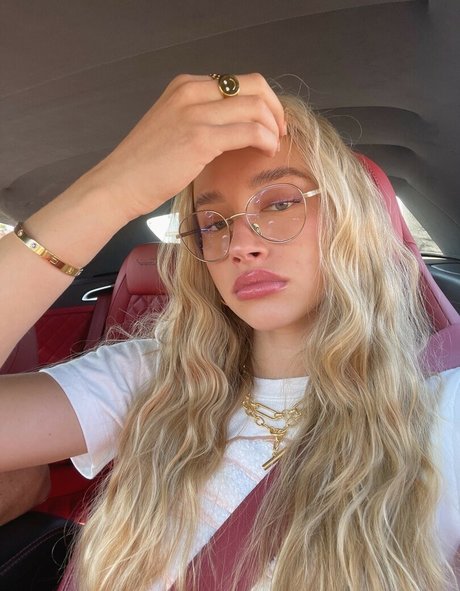 Mia Mastrov étoile hd galerie