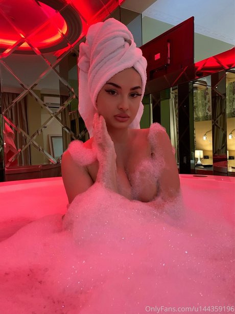 Redona Koci art modèle photos