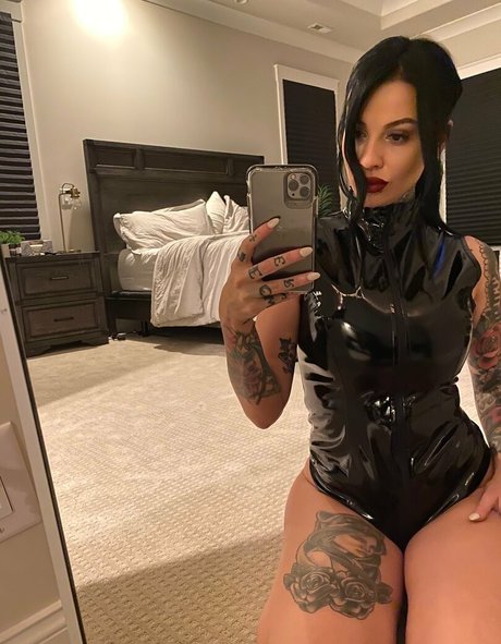 Zahrainchains modèle nu photos