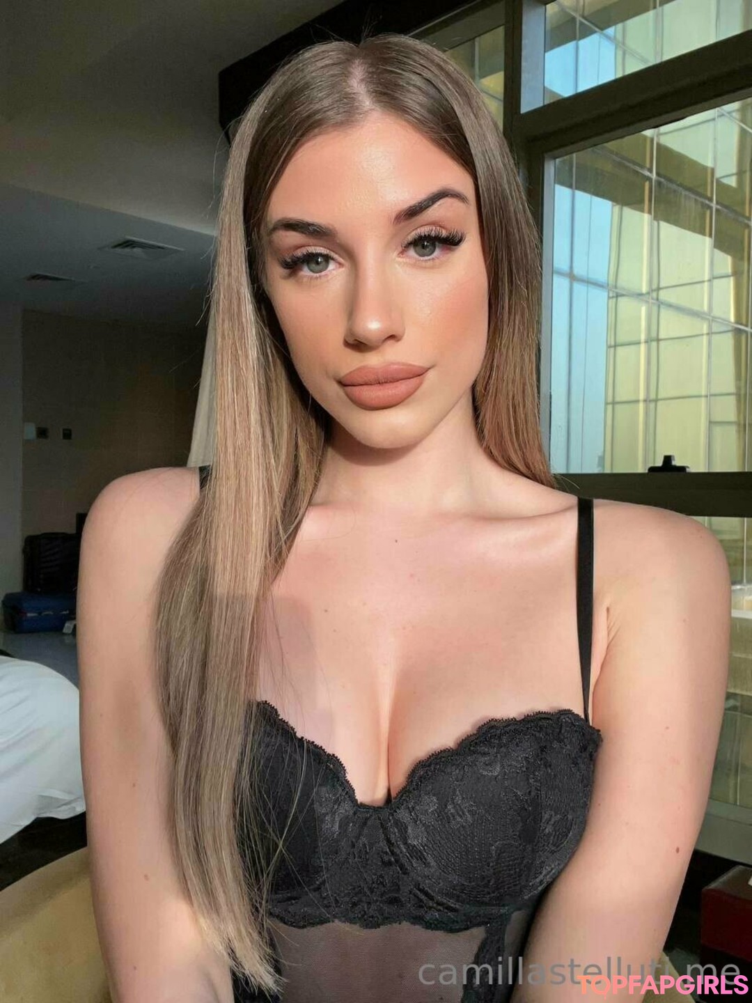 Camilla Stelluti beau modèle des photos