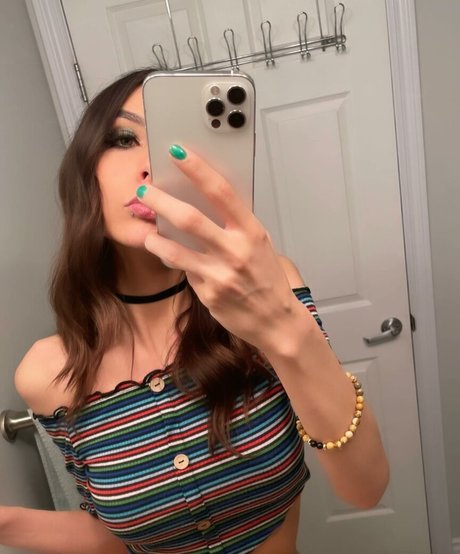 ChloeNight star du porno gratuite image