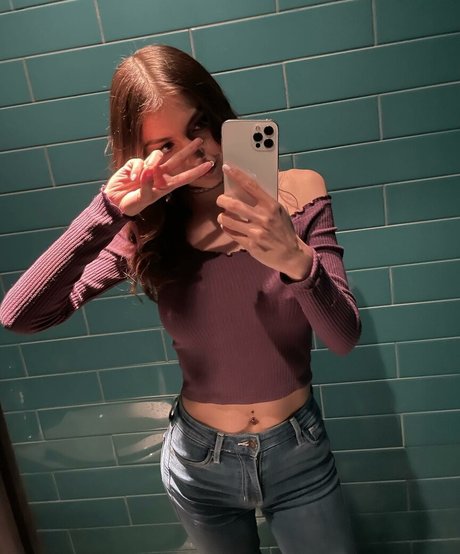 ChloeNight étoile chaude img