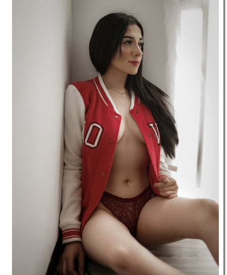 Ariadna Lorenzana modèle de haute qualité image