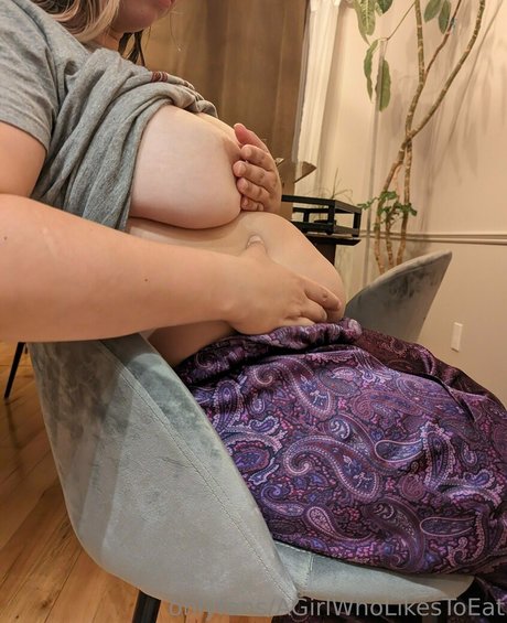 Agirlwholikestoeat modèle joli collection