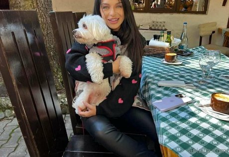 Anisyia_ star érotique images