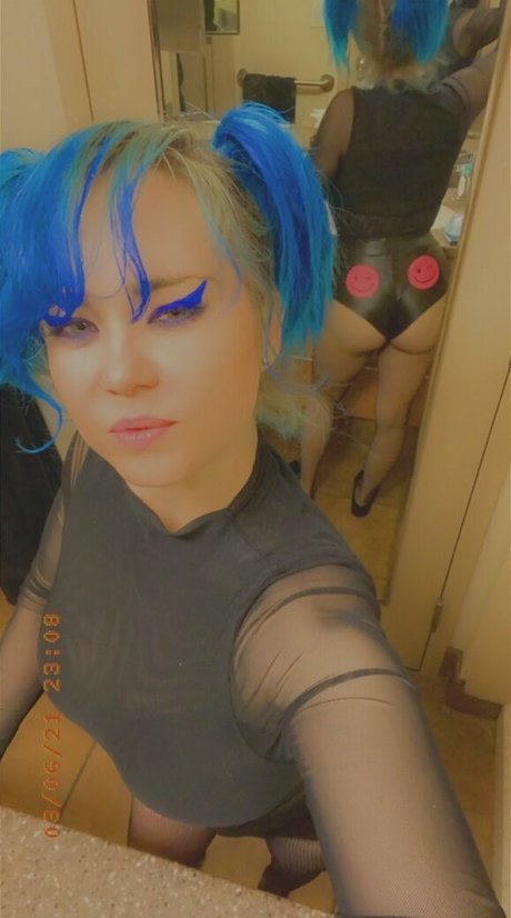 TheBlueHexxx modèle parfait collection