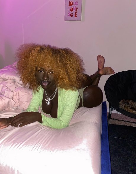 Lazelle Doll nus étoiles image