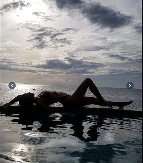 Tatiana Laurens star du porno de haute qualité photos