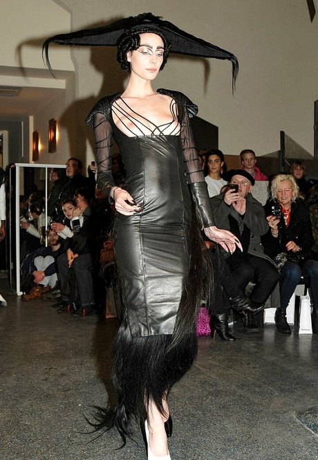 Amelie Lens modèle magnifique galeries