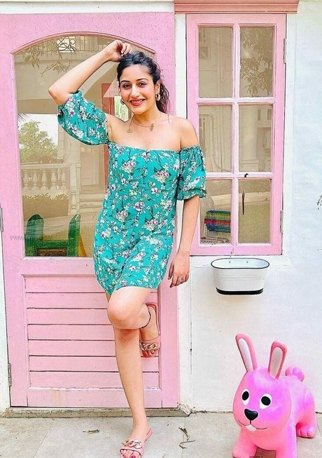 Surbhi Chandna star du porno hd images