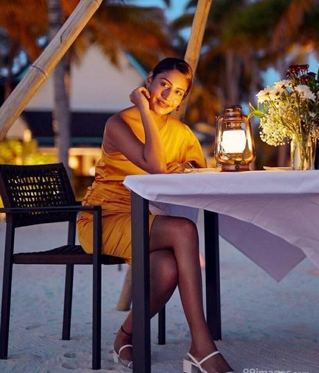 Surbhi Chandna étoile adulte photos