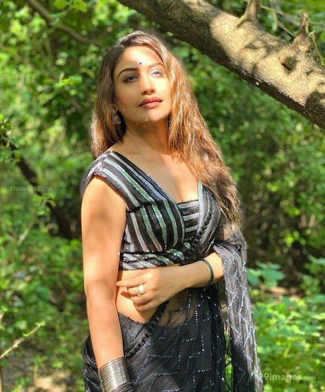 Surbhi Chandna étoile chaude galerie