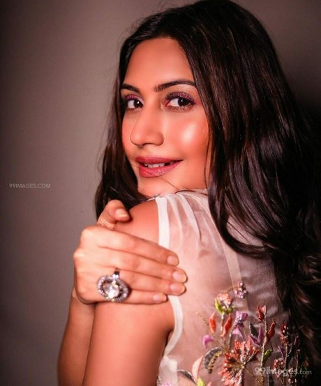 Surbhi Chandna modèle de sexe image