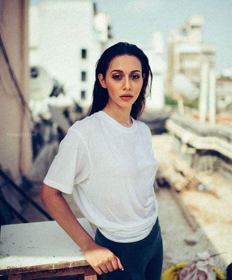 Aahana Kumra mannequin galerie