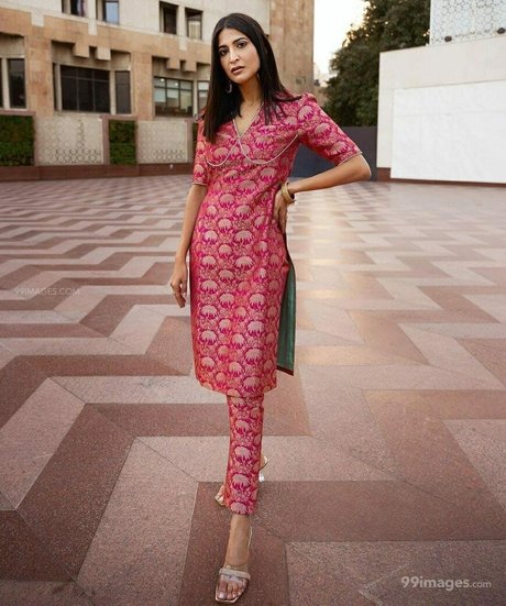 Aahana Kumra star pornographique img