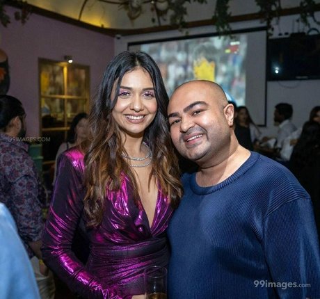 Divya Agarwal star du porno gratuite des photos