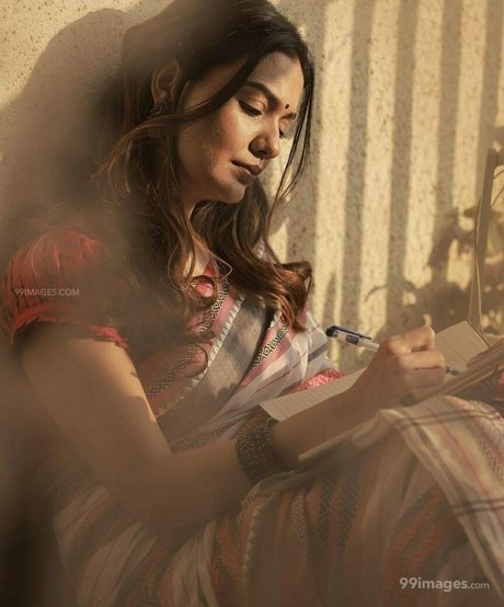 Divya Agarwal mannequin galeries