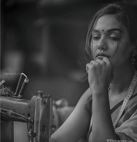 Divya Agarwal étoile sexy archive