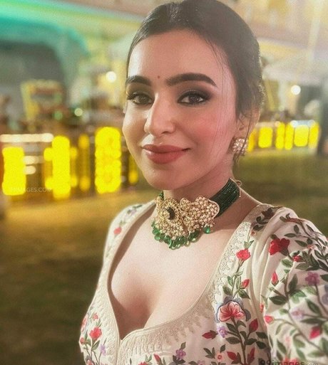 Ankitta Sharma nus de stars du porno archive