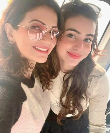 Ankitta Sharma modèle exclusif collection