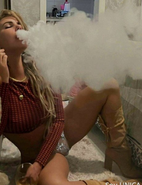 Lili Influente modèle chaud des photos