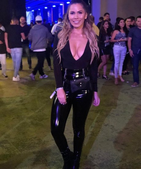 Ana Lucia Vega star du porno sympa images