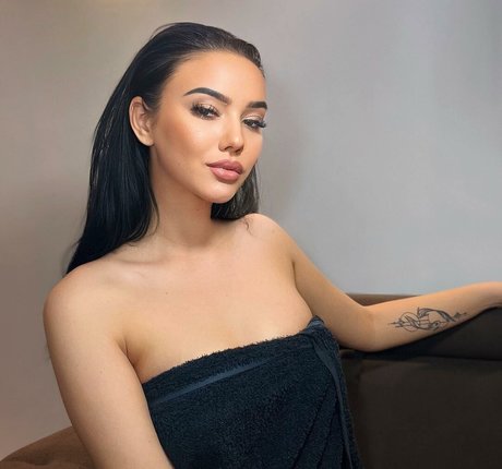 alina03m actrice adulte photos