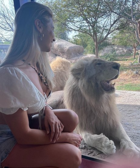 Giorgia Capa beau modèle archive