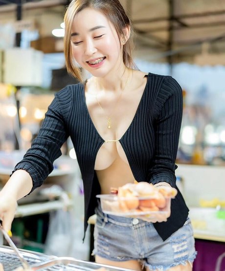 Qanan Kanokyada sexe de star du porno images