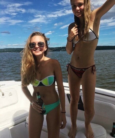 Aurora Straus modèle sympa collection