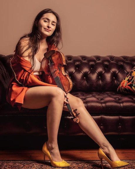 Esther Abrami actrice nue image