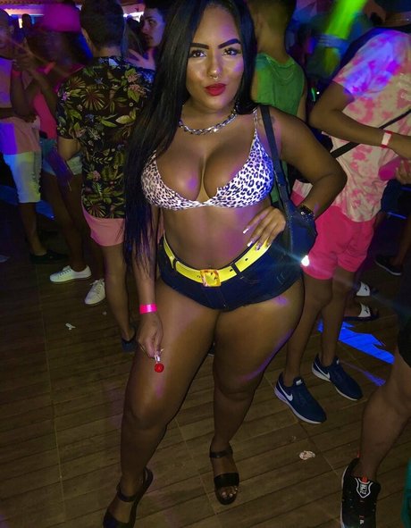 Sthefany Cristina modèle parfait collection