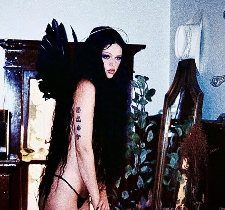 Emma Karla Peet actrice exclusive photo