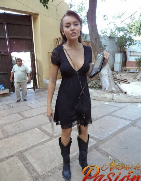 Angelique Boyer star du porno sexy photos