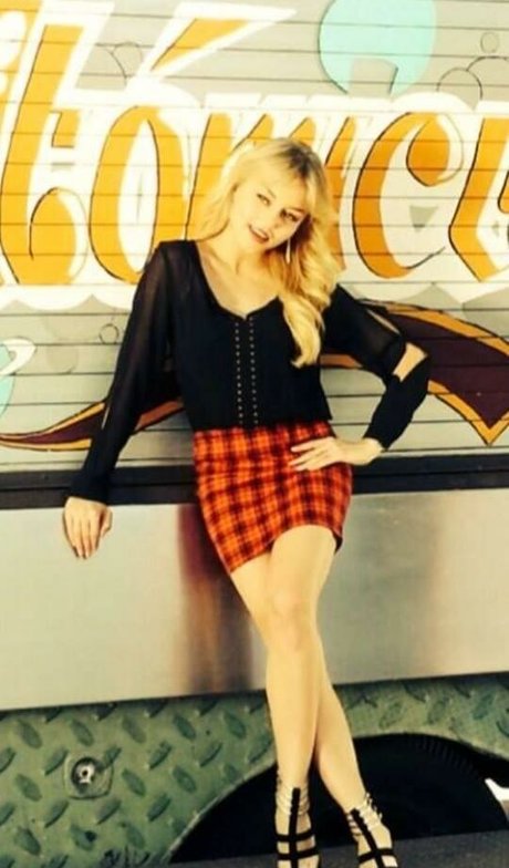 Angelique Boyer modèle adulte img