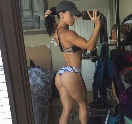 Taylor Vertucci actrice sexy img