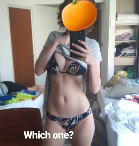 Liora Fin modèle sexy archive