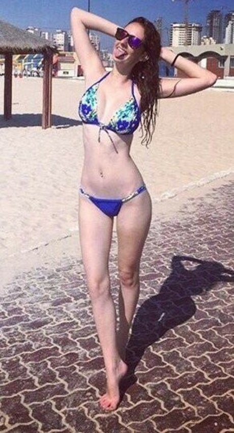 Liora Fin modèle nu collection