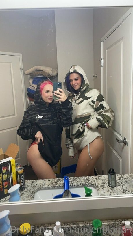 Queenblondii modèle magnifique image