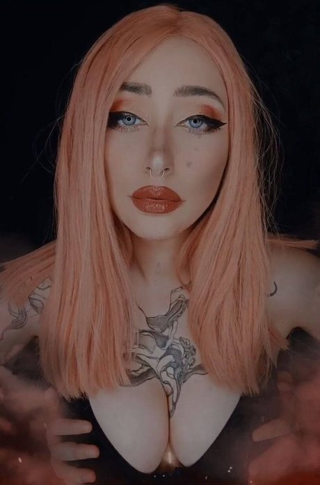 Evolet Asmr modèle gratuit img