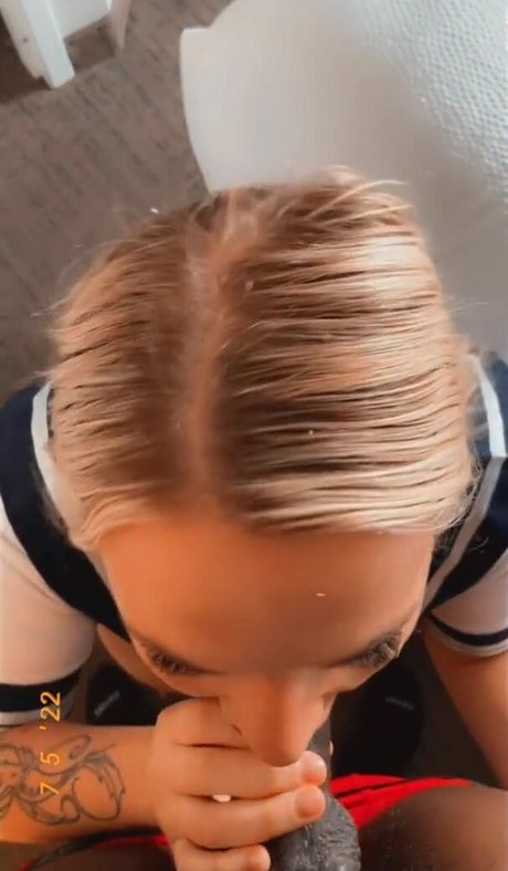 realzoieburgher_ actrice nue photo